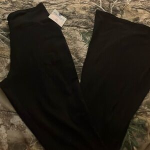 NWT Arizona cross over flare leggings size medium